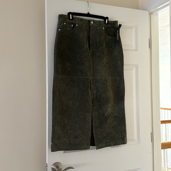 BLANK NYC 100% Genuine Leather/Suede MIDI Skirt w Front Slit Sage Green (24) NWT - Picture 3 of 12